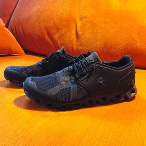 On Running shoes, all black, size 7.5